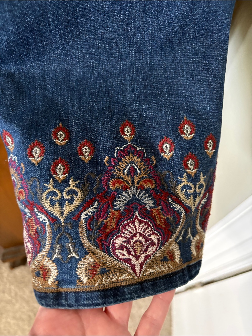*Chico's Medium Blue Embroidered & Sparkle Girlfriend Slim Leg Ankle Jeans BOHO - Picture 8 of 9